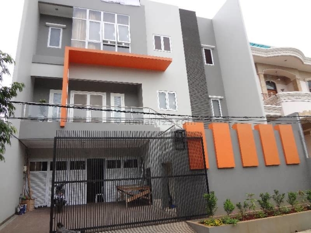 (NE2801-BG) Rumah Baru Gress 3 1/2 Lantai, Hadap Utara di Green Ville, Green Ville, Jakarta Barat
