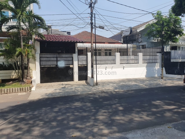 Rumah Cocok Untuk Kantor di Daerah Senopati Kebayoran Baru Jalan Lebar, Senopati, Jakarta Selatan