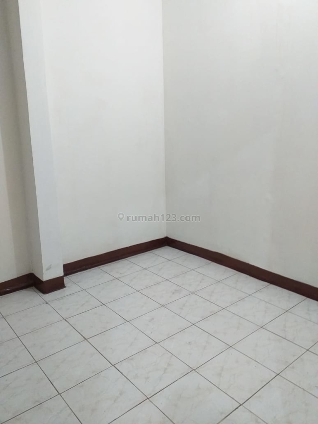 Rumah siap huni dengan harga only Rp.63.000.000 nego di tanjung duren selatan, Tanjung Duren Selatan, Jakarta Barat