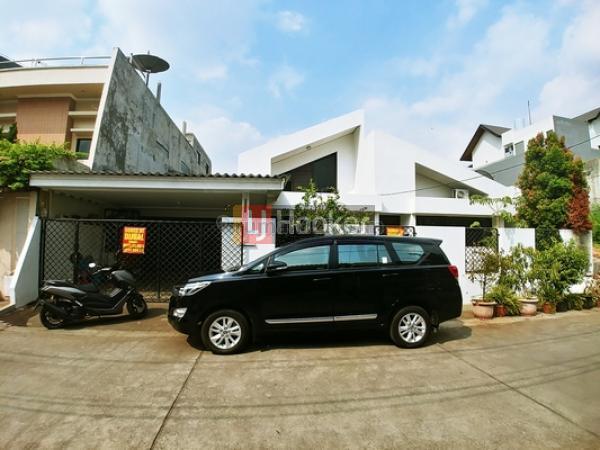 Rumah Semi Furnished di Jl.Kelapa Puyuh Kelapa Gading JakUt, Kelapa Gading, Jakarta Utara