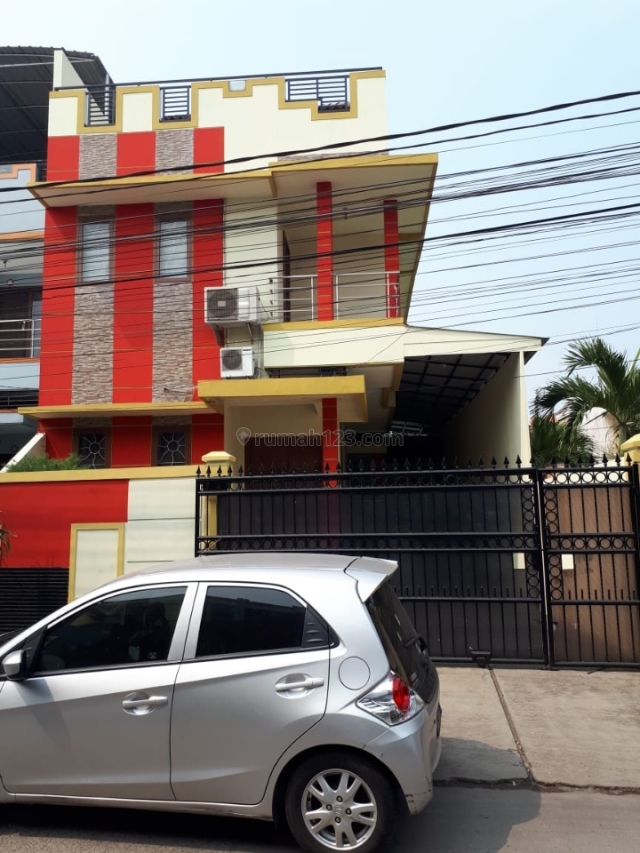 rumah hoek bagus jarang ada, Taman Ratu, Jakarta Barat