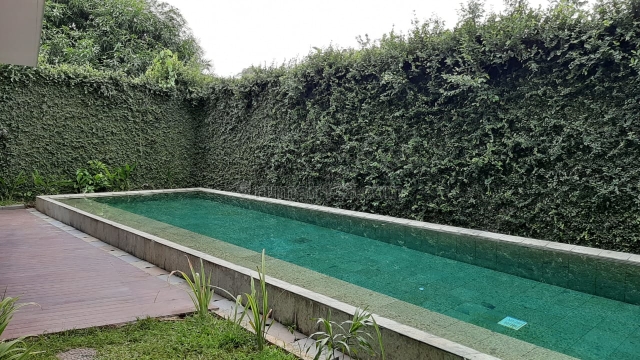Rumah di lokasi tenang di Kemang ada pool, Kemang, Jakarta Selatan