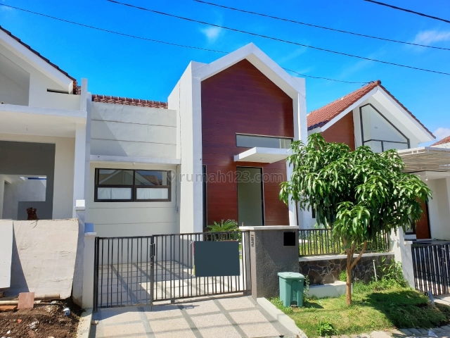 Rumah Minimalist dekat Playground di Greenland Tidar, Tidar, Malang