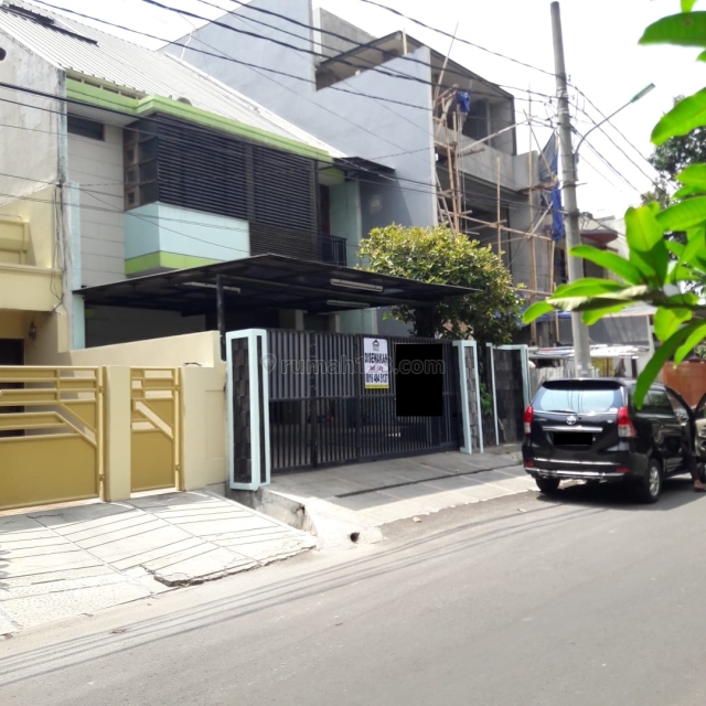 Rumah 3 Lantai Siap Huni di Puri Indah Blok.E, Puri Indah, Jakarta Barat