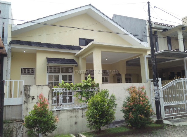 Rumah mungil yang cantik dan apik di lokasi yang sangat Tenang nyaman dan strategis, Bintaro, Tangerang