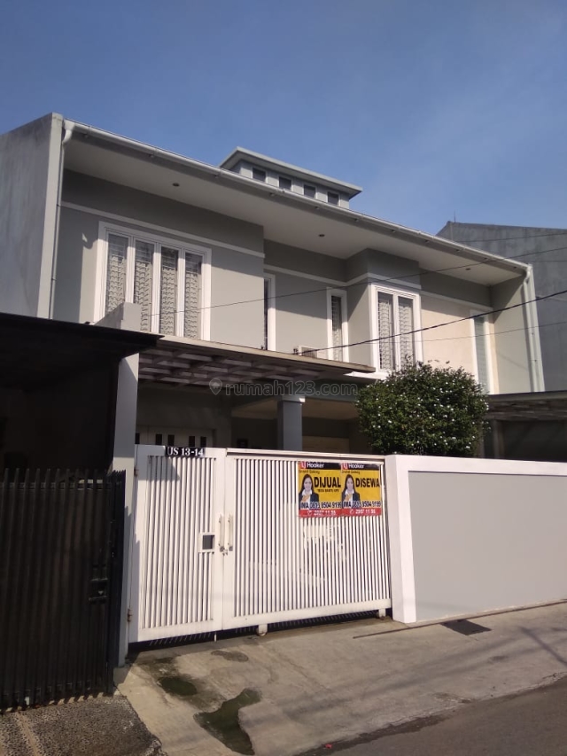 Comfortable And Modern House At Pinang Mas Pondok Indah Kebayoran Lama South Jakarta, Kebayoran Lama, Jakarta Selatan