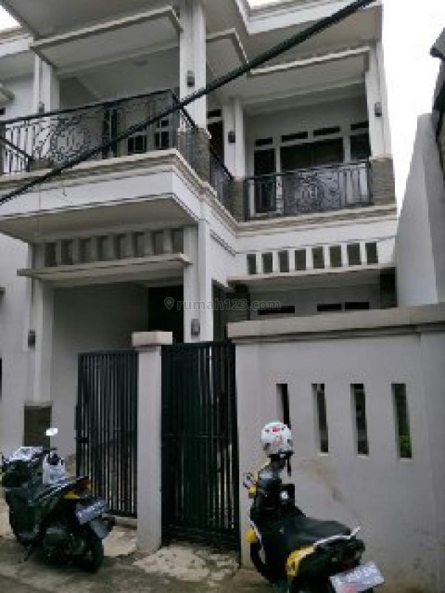 Rumah Baru 2 Lantai Strategis di Kukusan Beji. Depok, Beji, Depok