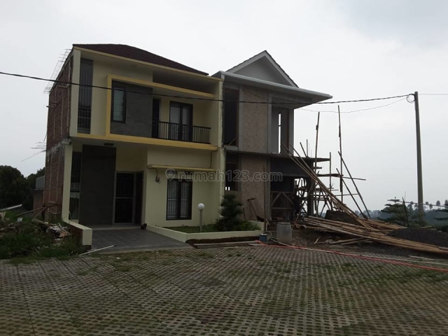 HUNIAN NYAMAN DAN ASRI VILLA MASSURAYA LEMBANG 2 LANTAI DEKAT DENGAN TEMPAT WISATA LEMBANG, Parongpong, Bandung