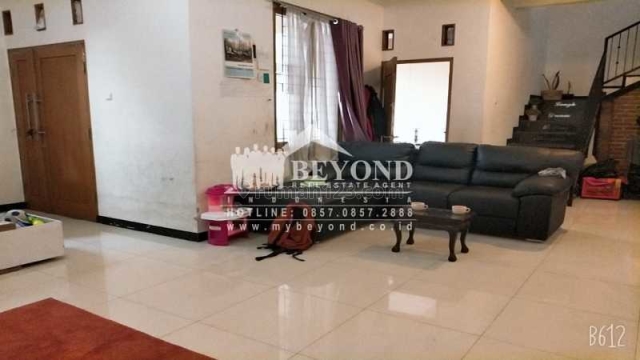 DIJAMIN SUKA! RUMAH CANTIK 2 LANTAI DI SATURNUS, MARGAHAYU BANDUNG, Margahayu, Bandung