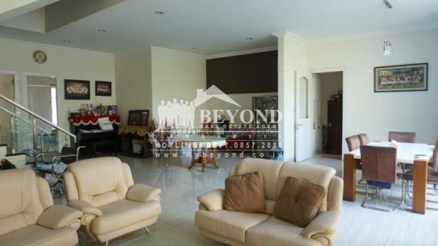RUMAH SEMI FURNISH 2 LANTAI BATUNUNGGAL BUAH BATU BANDUNG HARGA NEGO, Batununggal, Bandung