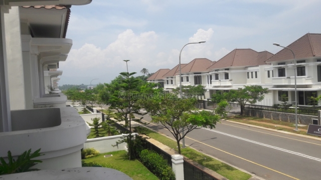 RUMAH MENYENANGKAN MAIN ROAD DI KOTA BARU PARAHYANGAN BANDUNG, Kota Baru Parahyangan, Bandung