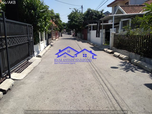 RUMAH DI BUAH BATU BANDUNG PUSAT AKSES JALAN LEBAR, BEBAS BANJIR, Buah Batu, Bandung