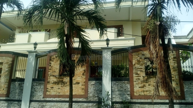 Rumah di Simprug Garden jakarta selatan, Kebayoran Lama, Jakarta Selatan