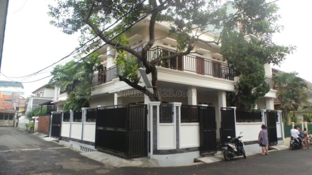 Rumah nyaman di daerah strategis Kalibata Selatan, Kalibata, Jakarta Selatan