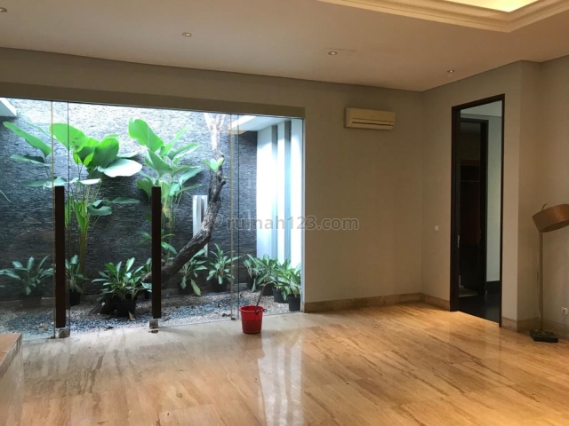 Rumah Menteng dekat Teuku Umar, Menteng, Jakarta Pusat