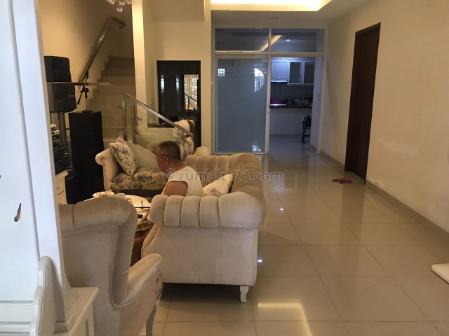 Rumah full renov di cluster east asia, Green Lake City, Jakarta Barat