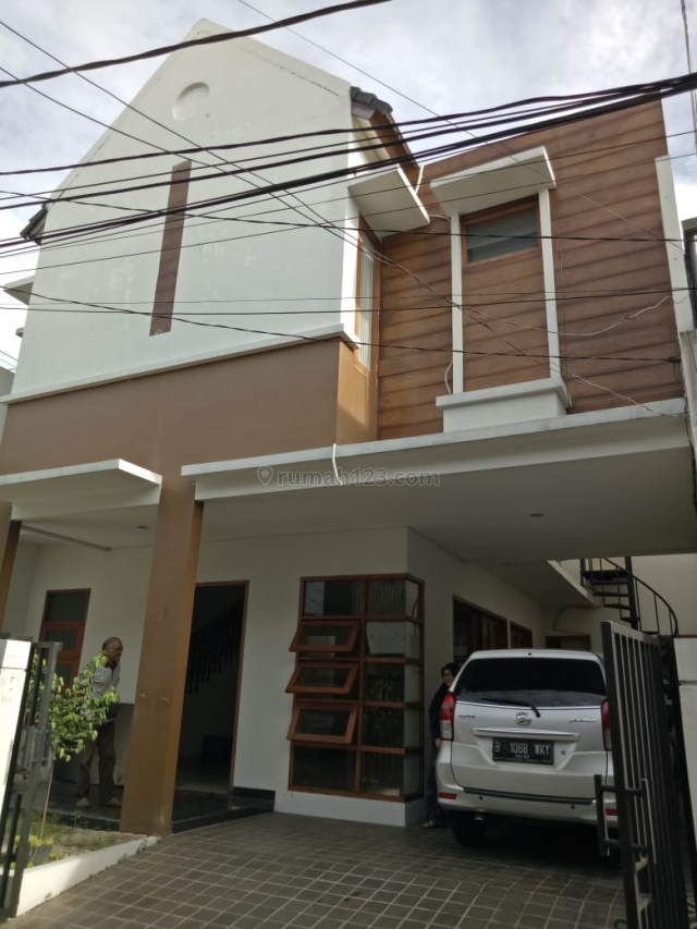 Rumah Cantik 2 Lt dekat Stasiun MRT Fatmawati, Cilandak Barat, Cilandak, Jakarta Selatan
