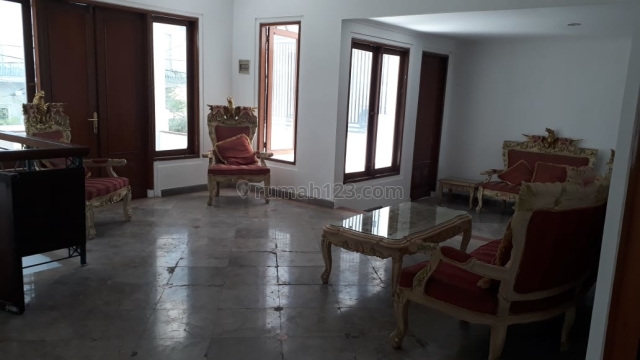TURUN HARGA!!!RUMAH DI PUSAT KOTA DI RAYA KUTA, Kuta, Badung