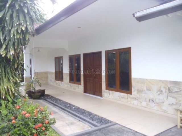 Beautiful house at Kemang area with single storey building 3000 USD, Kemang, Jakarta Selatan