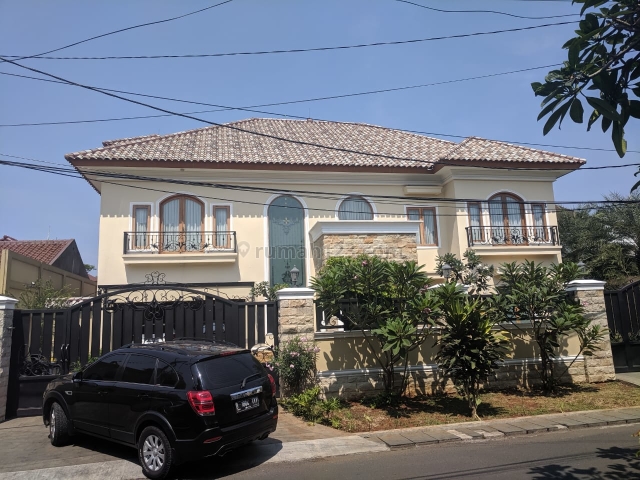 Rumah Baru Mewah Semi Mediteranian di Cilandak, Ragunan, Jakarta Selatan