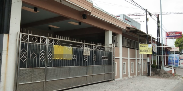 Rumah utk usaha ato tempat tinggal di Raya Taman Asri, Waru, Sidoarjo