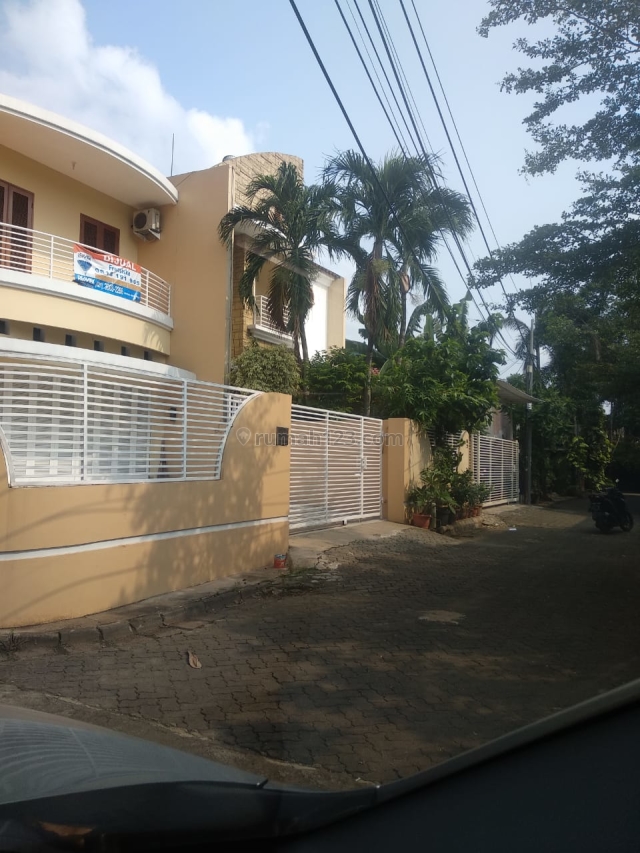 RUMAH DI KOMPLEK TAMAN KEDOYA PERMAI ( PRISMA SPORT CLUB ), Kedoya, Jakarta Barat