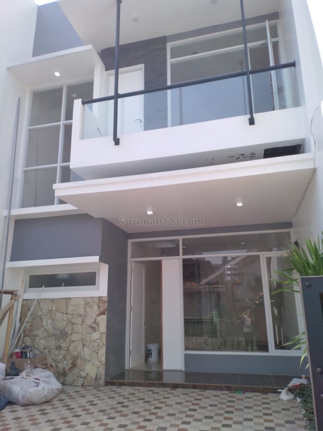 Rumah bagus @Brand New dekat akses Jalan 2 Mobil dekat Stasiun KRL di Tebet Timur, Tebet, Jakarta Selatan