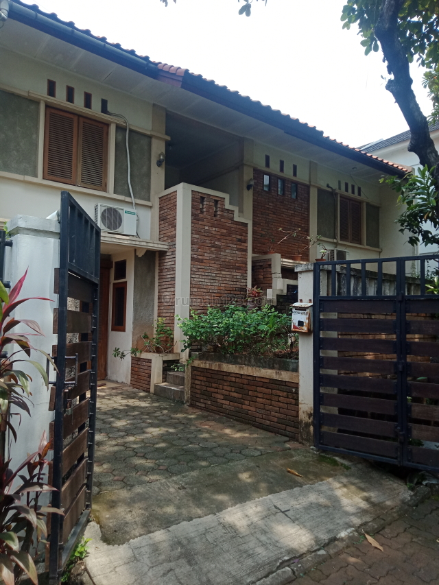 Rumah Hadap Timur, Rempoa, Tangerang