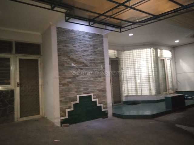 Disewakan Rumah Siap Huni Bebas Banjir Depan Taman di Taman di Taman Kedoya Baru/ Elok - Kedoya - Jakarta Barat, Kedoya, Jakarta Barat