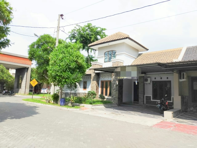 Rumah cantik minimalis siap huni, Gentan, Solo