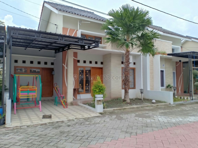 Rumah cantik minimalis dalam cluster, Colomadu, Solo