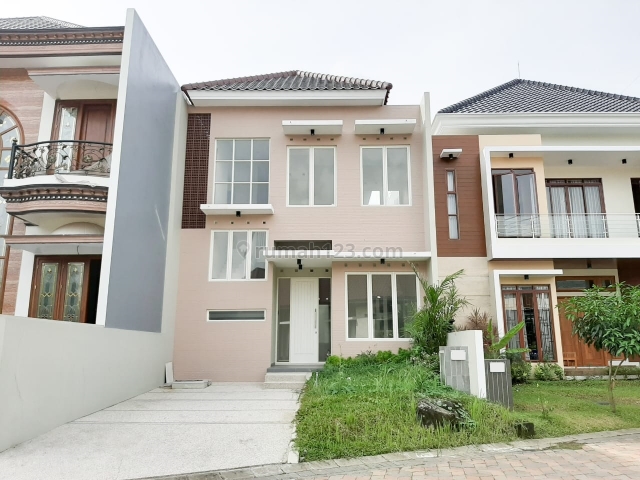 Rumah Baru Minimalis di Area Ijen, 2 Lantai 5 Kamar Tidur, Klojen, Malang
