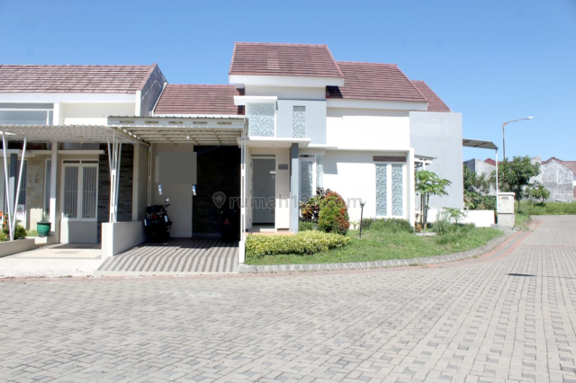 Rumah Cantik Murah di Karangploso, Lingkungan Cluster, Posisi Hook, Karangploso, Malang