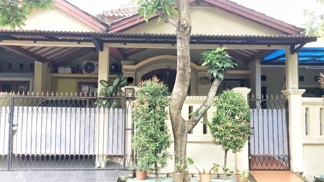 Rumah nan asri, posisi hook, siap huni, di Pamulang, Ciputat, Tangerang Selatan