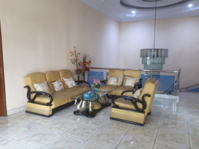 rumah PIK ukuran besar posisi hook harga murah, Pantai Indah Kapuk, Jakarta Utara