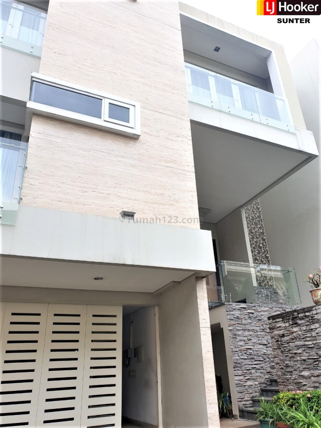 RUMAH PURI JIMBARAN MINIMALIS MODERN DI ANCOL TIMUR, Ancol, Jakarta Utara