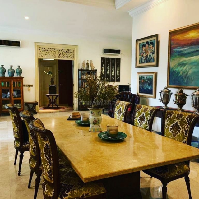 rumah sangat asri tanah luas tenang, Kebayoran Baru, Jakarta Selatan