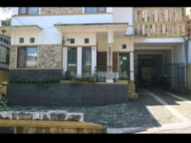 rumah dan kostan, Surya Sumantri, Bandung