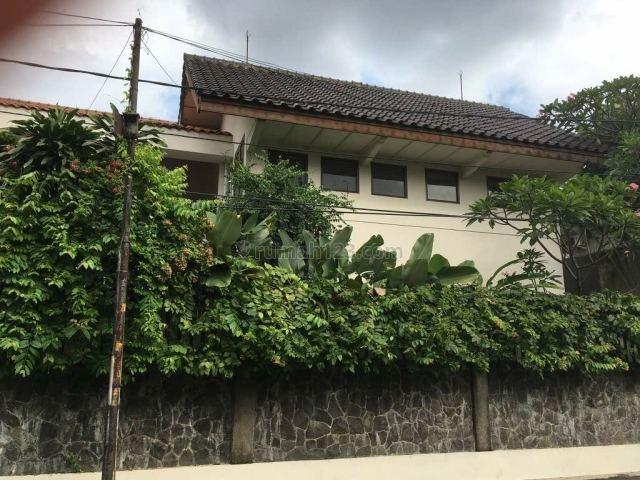 Rumah Artistik Ornamen Kayu Lokasi Strategis Simprug Jakarta Selatan Dekat Sudirman, Simprug, Jakarta Selatan