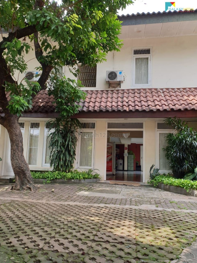 Rumah Terawat Strategis di Kawasan Gatot Soebroto, Gatot Subroto, Jakarta Selatan