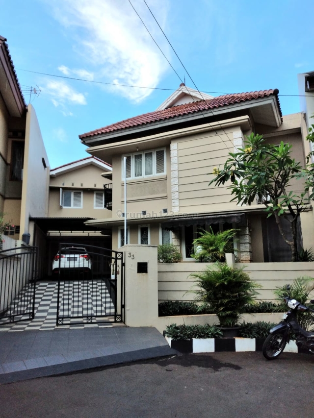 Rumah megah dan kokoh ,bagus dan sangat apik dengan interior yang Ciamik sekali, Bintaro, Tangerang