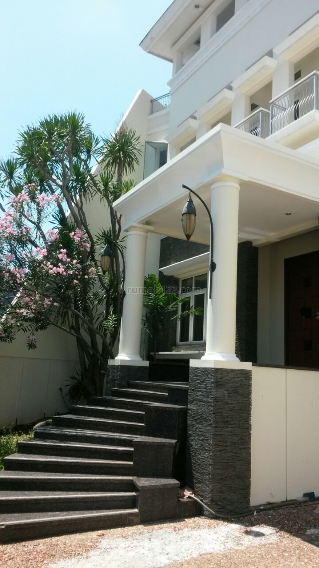 Pantai Mutiara Minimalis Mid Size 500m2 Semifurnish, Pantai Mutiara, Jakarta Utara
