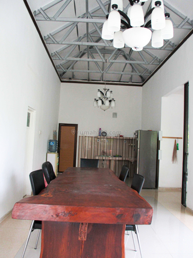 Rumah / House on the corner position with nice garden at Pecatu, Bali, Ungasan, Badung