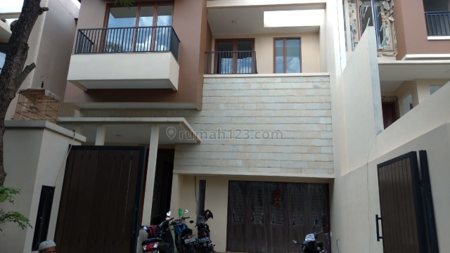 HOUSE AT KEMANG 4+1BR NICE HOUSE GOOD FURNISH AND CHEAPER PRICE, Kemang, Jakarta Selatan