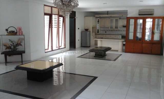 HOUSE AT TEBET TIMUR 5BR GOOD FURNISH GOOD LOCATION AND CHEAPER PRICE, Tebet, Jakarta Selatan