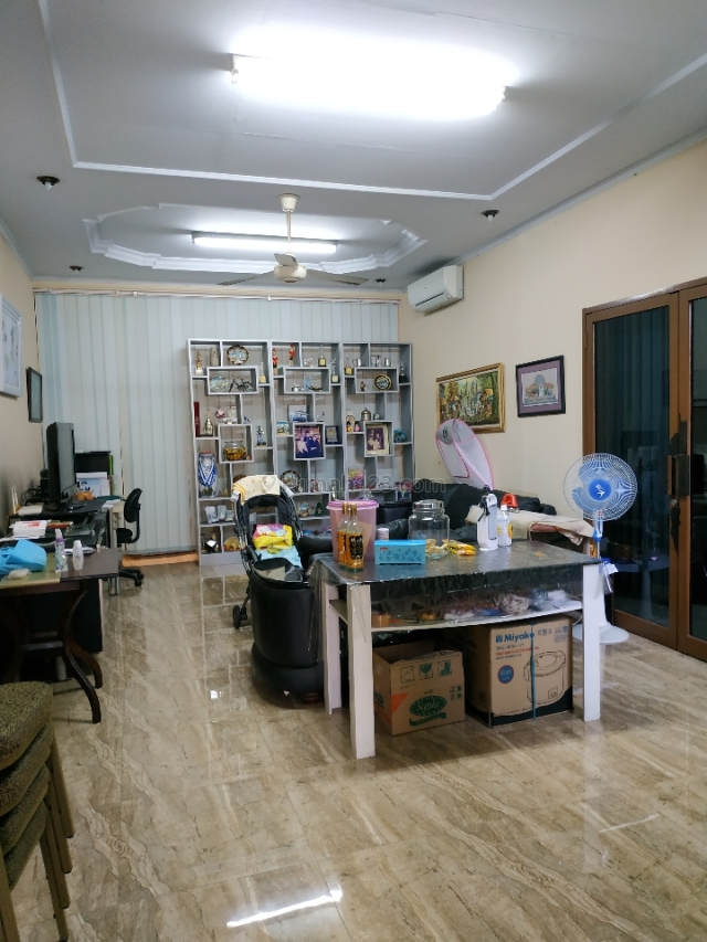 Rumah Tenang, Cantik dan Asri di Villa Tomang Mas, Duri Kepa, Jakarta Barat