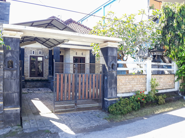 Rumah / Homey and Comfort House in Good Area at Nusa Dua, Bali, Benoa, Badung