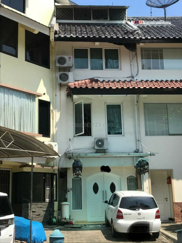Rumah cantik, asri dan tenang, Pantai Mutiara, Jakarta Utara
