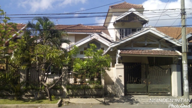 Rumah di Nginden Intan, Strategis, Ada Carport, Sukolilo, Surabaya