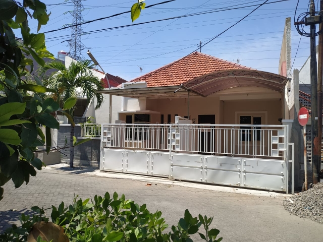 Rumah di Manyar, Terawat , Siap Huni, Langka, Strategis, Sukolilo, Surabaya